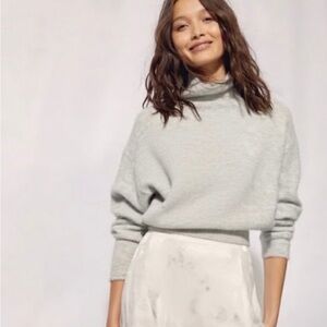 Aritzia Wilfred Size Small Alpaca Blend Fuzzy Sweater Cowl Neck Heather Grey